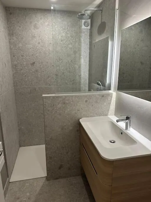 Appartement Brignais Centre En Face Du Pont Romain 0*,